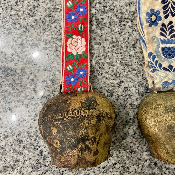 Embroidered Tapestry Cow Bells (2) Vtg Floral Wall Hanging Farmhouse Cottagecore - Picture 3 of 16